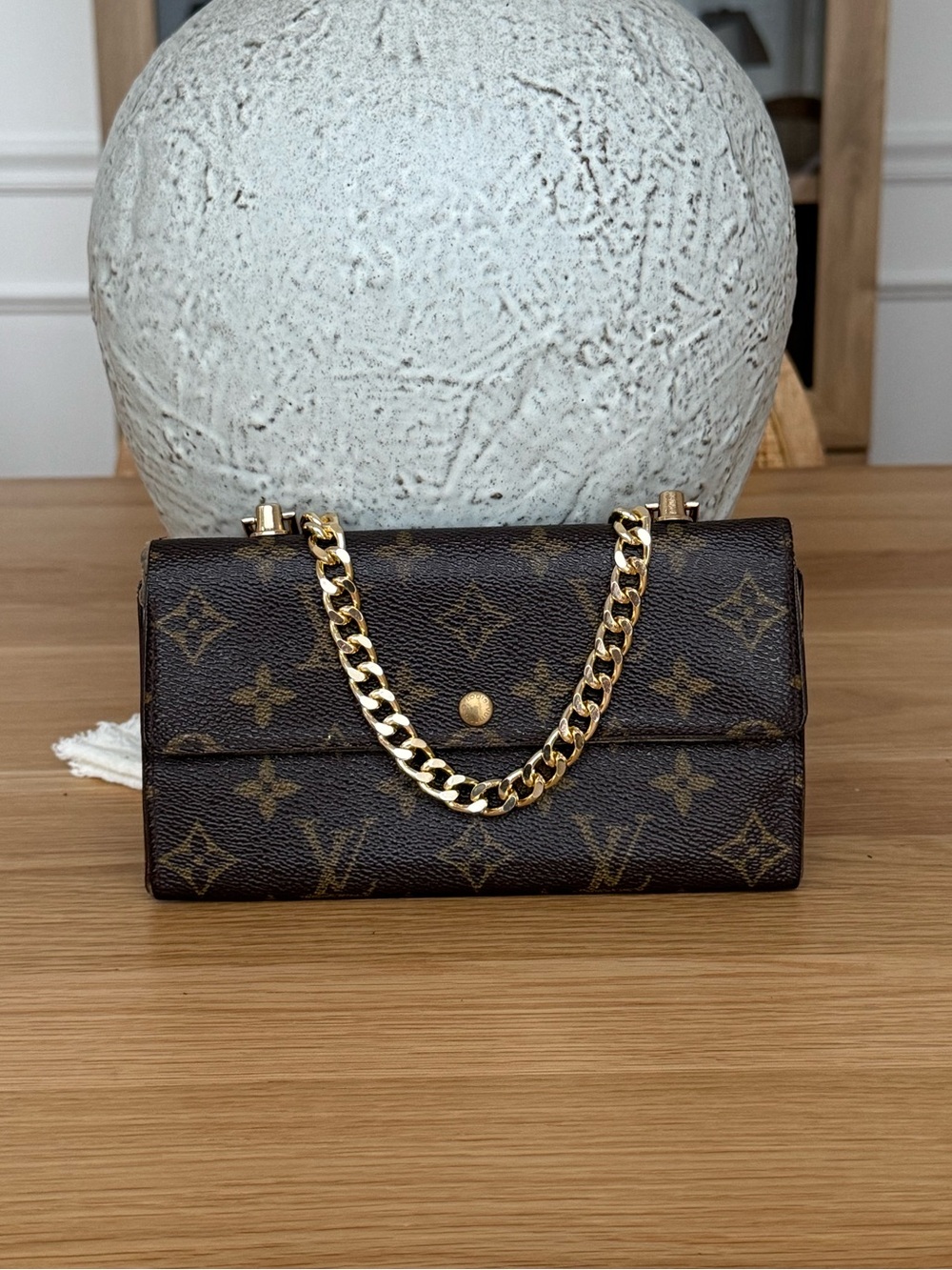 ✅AUTHENTIC✅LOUIS VUITTON WALLET ON A CHAIN - Picture 3 of 15